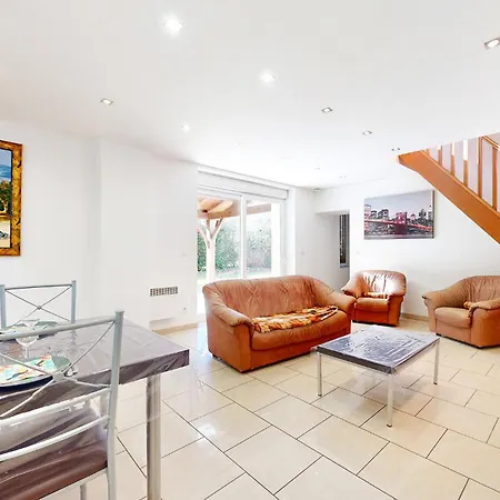 Spacieuse Maison En Perigord بيت للعطل لو بوج